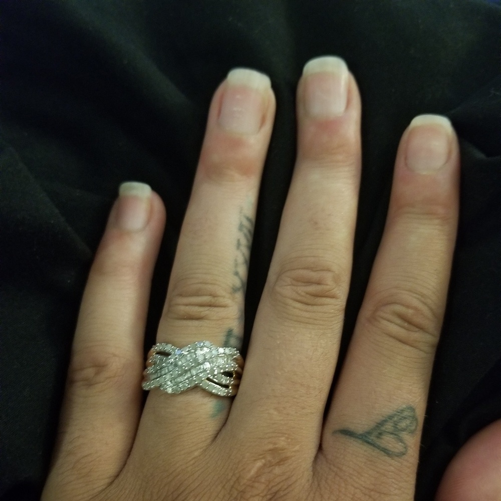 Engagement ring (VS1) beautifully crafted